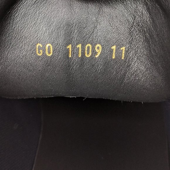 SOLD Louis Vuitton Men's Run Away Eclipse - Picture 6 of 8